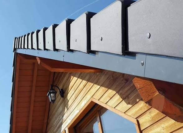 Gouttières aluminium et descentes — avant travaux